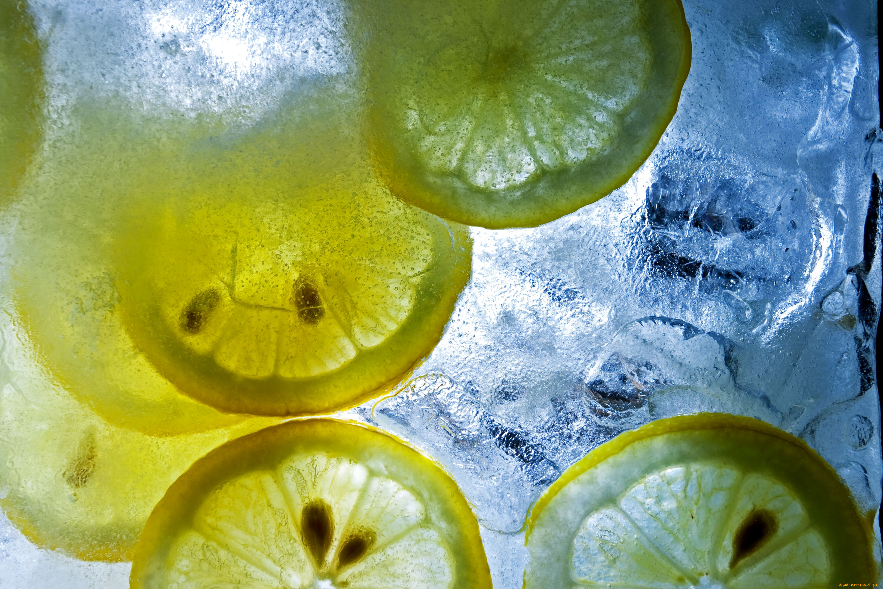 Свежесть фруктов. Фрукты во льду. Сочные фрукты. Фрукты в воде. Вода с лимоном.
